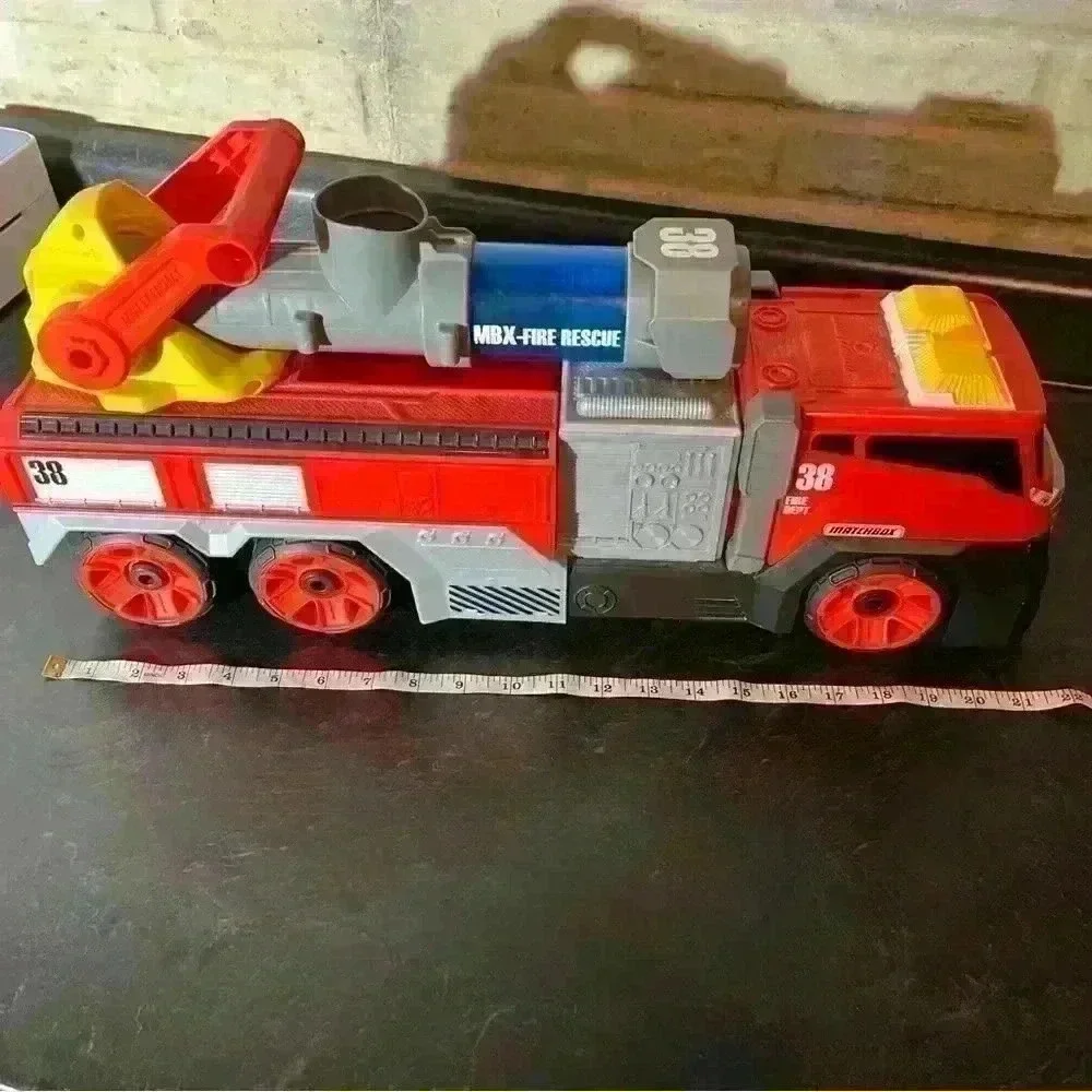 Mattel Matchbox Super Blast Fire Truck MBX 38 Fire Department Rescue VehicleNOTE